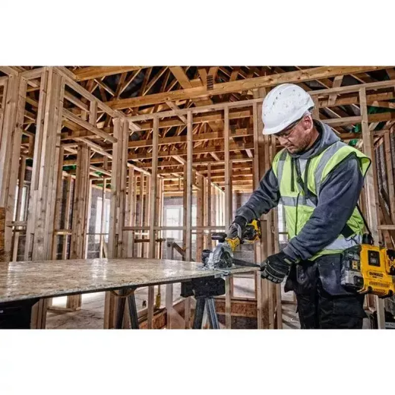 Kotúčová píla DeWALT DCS691N-XJ