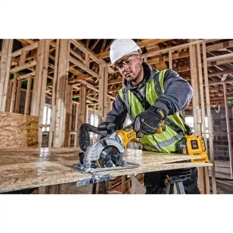 Kotúčová píla DeWALT DCS691N-XJ