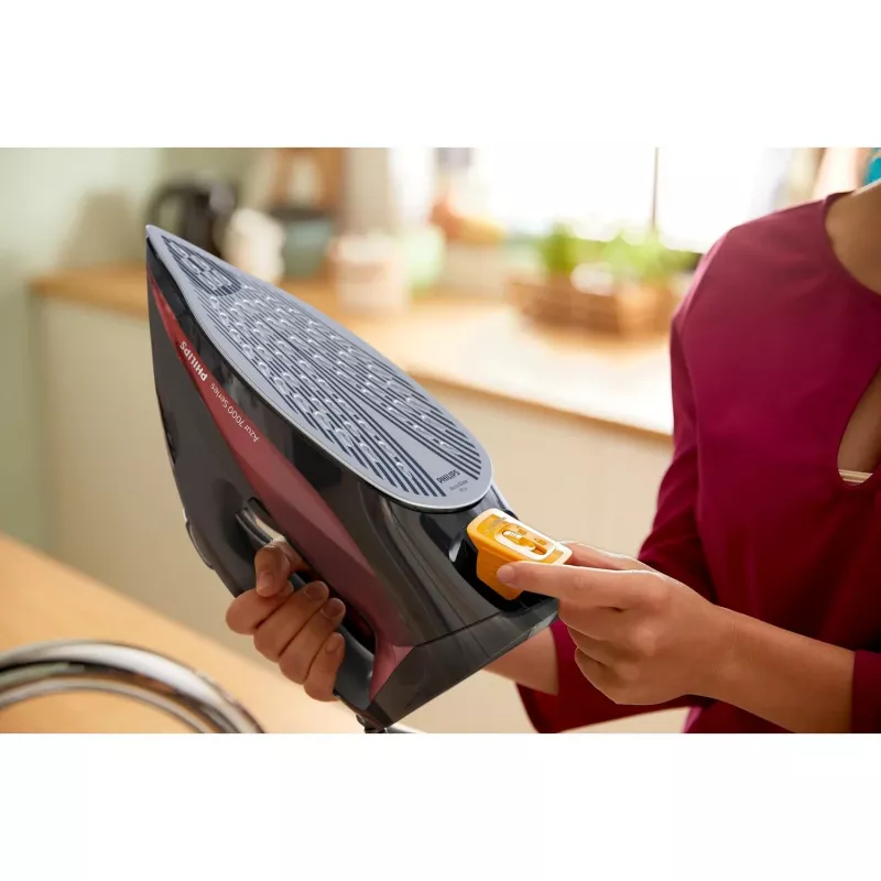 Philips 7000 series DST7022/40 žehlička parná žehlička SteamGlide Plus žehliaca plocha 2800 W čierna