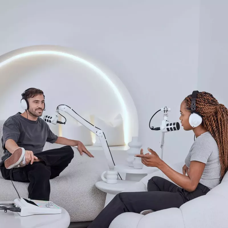 Audio rozhranie Rode RodeCaster Duo biela – 2-kanálová USB podcastingová konzola s mixérom a predzosilňovačmi