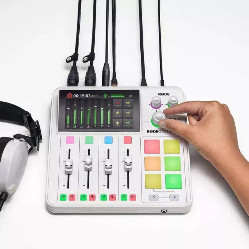 Audio rozhranie Rode RodeCaster Duo biela – 2-kanálová USB podcastingová konzola s mixérom a predzosilňovačmi