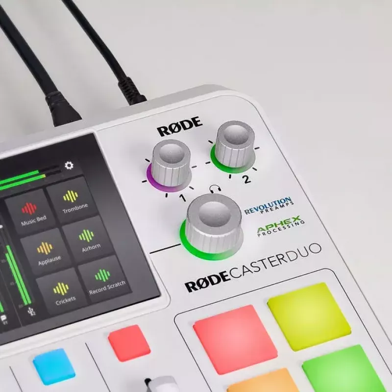 Audio rozhranie Rode RodeCaster Duo biela – 2-kanálová USB podcastingová konzola s mixérom a predzosilňovačmi
