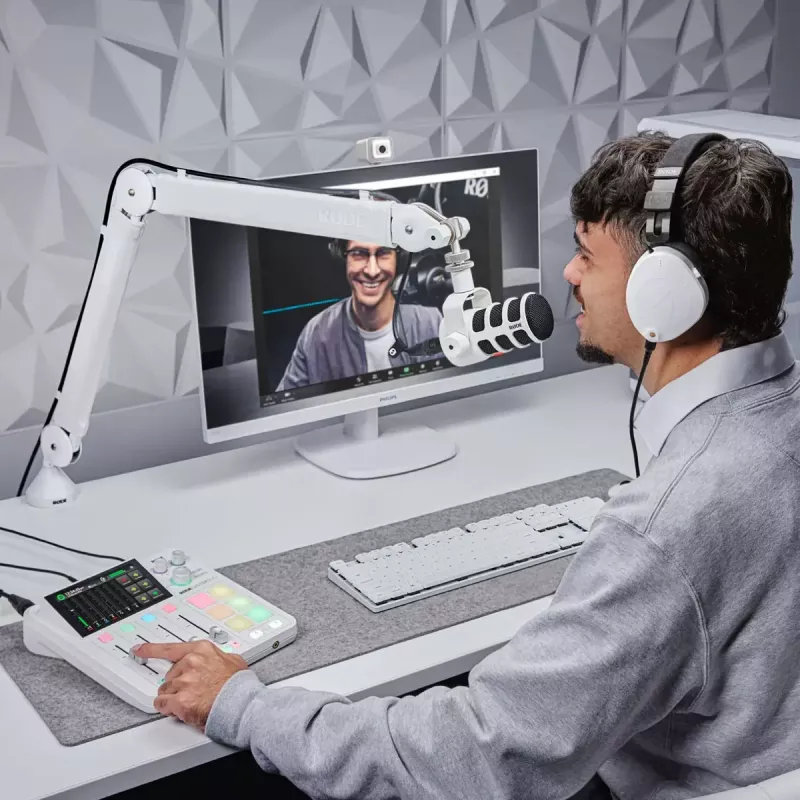 Audio rozhranie Rode RodeCaster Duo biela – 2-kanálová USB podcastingová konzola s mixérom a predzosilňovačmi