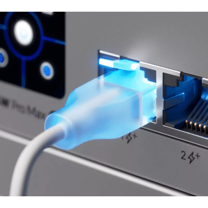 Sieťový patch kábel UBIQUITI UACC-Cable-Patch-EL-1M-W — Cat6, 1 m, 2,5 GbE, PoE++ (4PPoE), priesvitný, RJ-45 konektor samec–samec