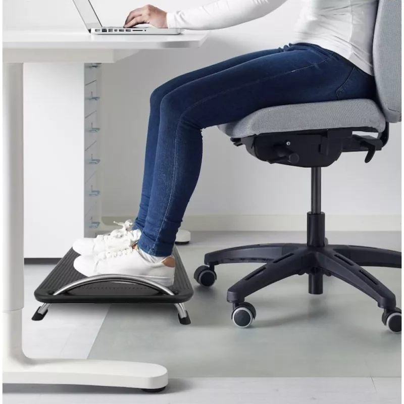 Techly ICA-FR 13 ergonomická nastaviteľná podnožka, nastavenie uhla, protišmyková, 43 x 28 cm, čierna