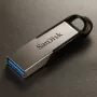 WESTERN DIGITAL SanDisk Ultra Flair - 256GB USB kľúč - USB 3.0 - čierna / strieborná