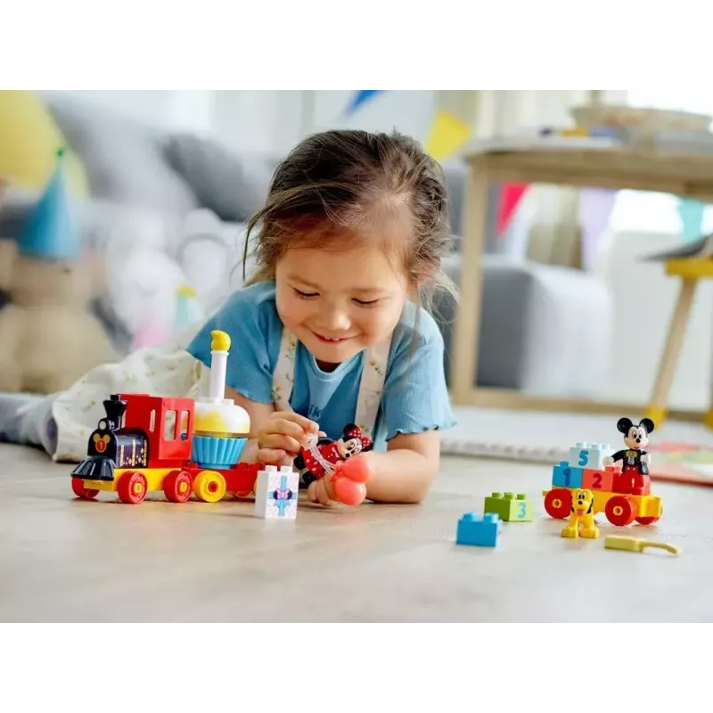 LEGO DUPLO sada 10941 Mickeyho a Minnie narodeniny – DUPLO figúrky, 22 dielov, pre deti od 2 rokov