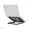 Neomounts NSLS075 čierny stojan na notebook 10-16 inch – skladací – kompaktný – univerzálny