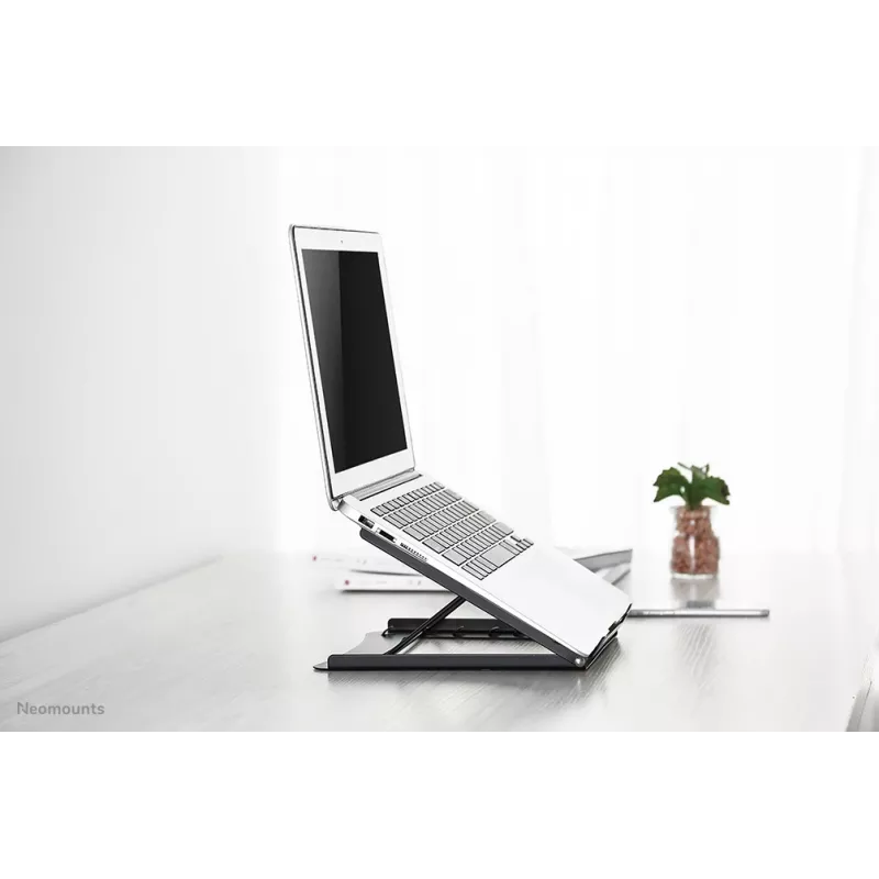 Neomounts NSLS075 čierny stojan na notebook 10-16 inch – skladací – kompaktný – univerzálny
