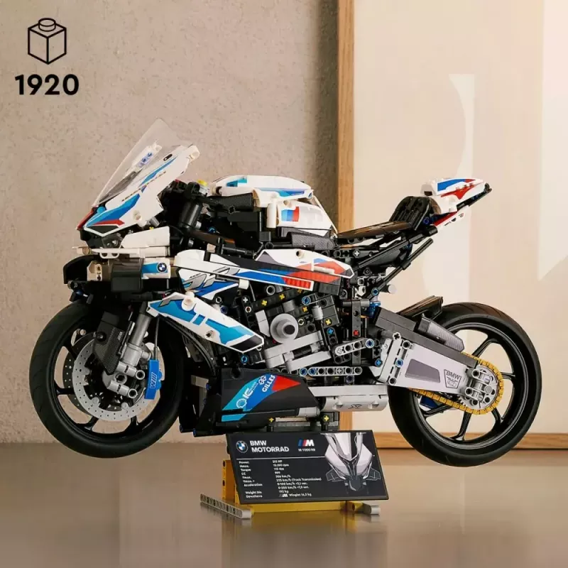 LEGO Technic model motorky BMW M1000RR 42130 s detailným motorom a funkčným odpružením