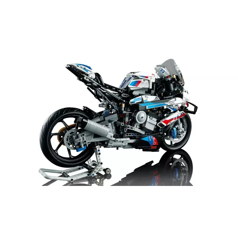 LEGO Technic model motorky BMW M1000RR 42130 s detailným motorom a funkčným odpružením
