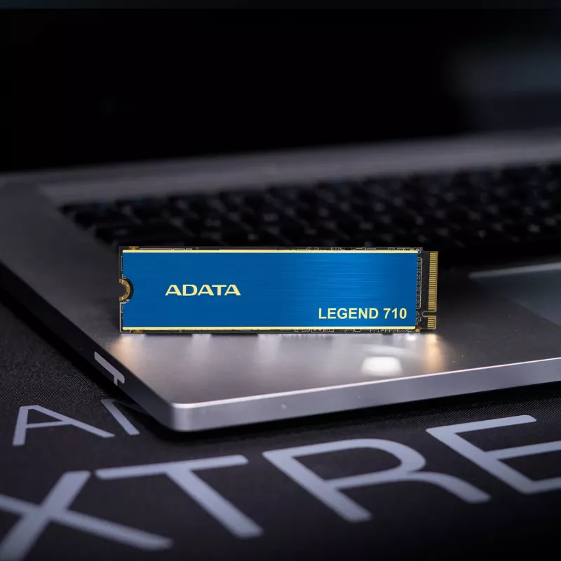 SSD M.2 ADATA LEGEND 710 256 GB — PCIe 3.0 NVMe, čítanie 2100 MB/s, zápis 1000 MB/s