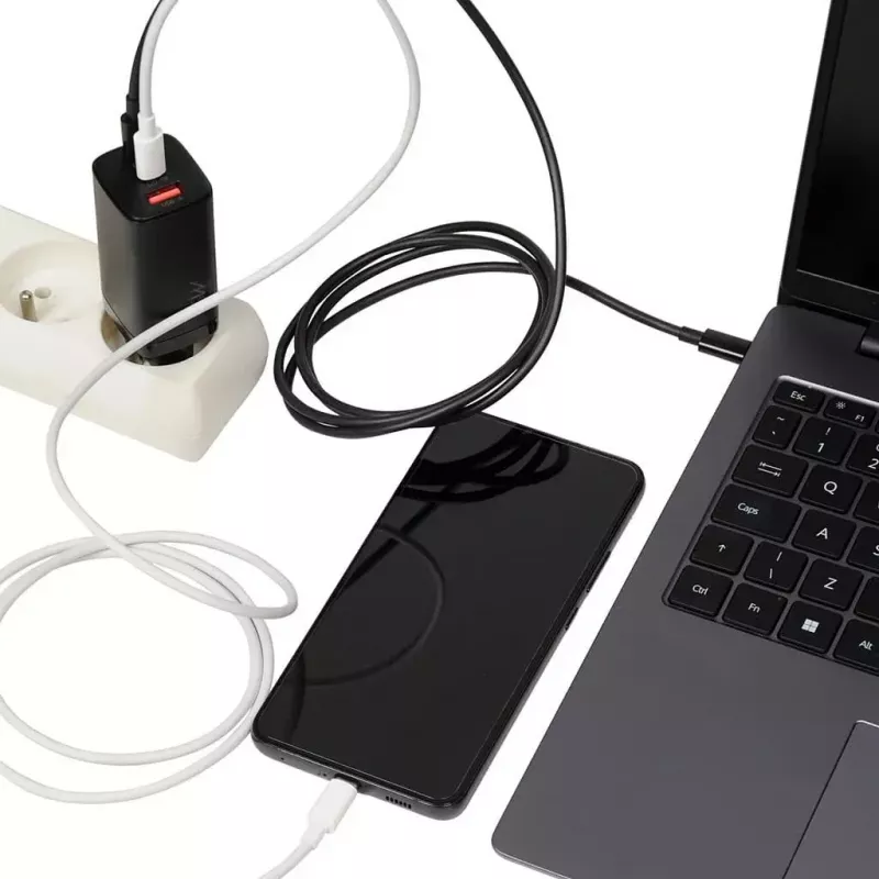AC nabíjačka pre mobilné zariadenia IBOX ILUC65B — 65 W, 3x USB (2x USB‑A Gen1, 1x USB‑C), čierna, 100–240 V