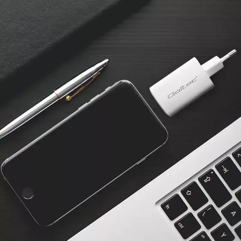 Qoltec 50765 nabíjačka GaN ULTRA 65 W, 1× USB-C PD + 1× USB-A QC 3.0, 5–20 V, pre 2 zariadenia, biela