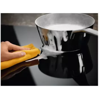 Electrolux Serie 600 EIV63443 čierna vstavaná 59 cm indukčná varná doska 4 zóny