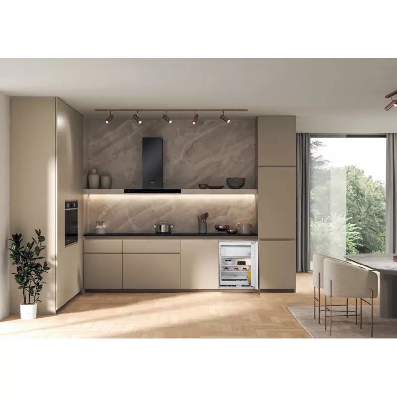 Whirlpool WBUF011 kombinovaná chladnička vstavaná 126 l