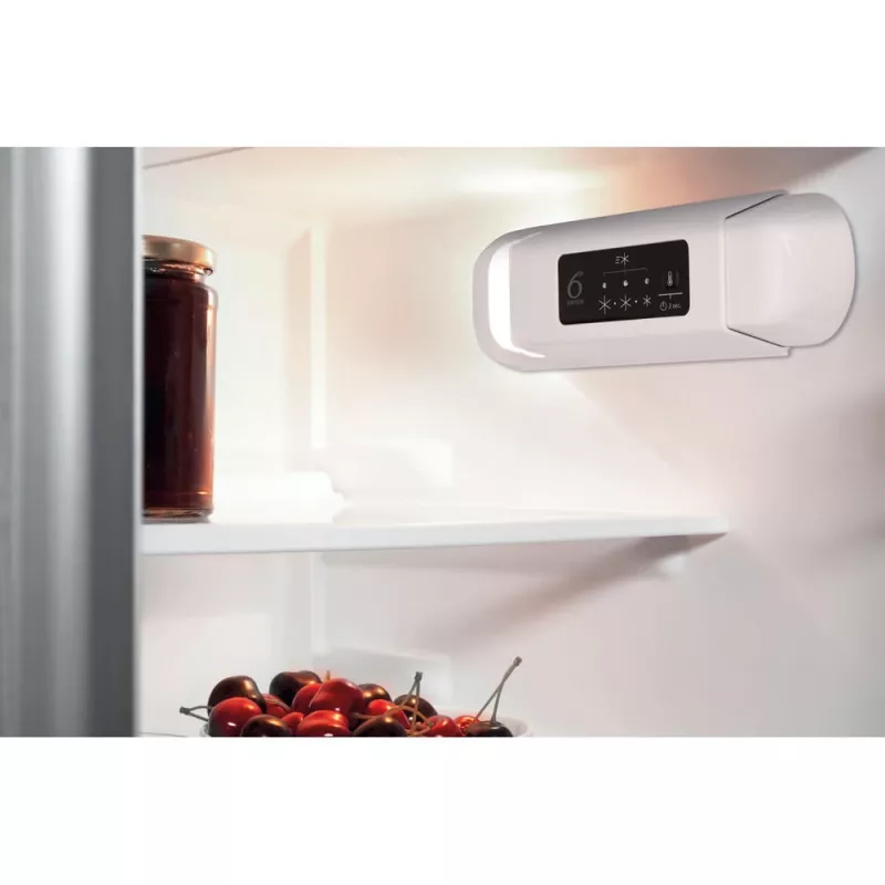 Whirlpool WBUL021 chladnička vstavaná 144 l biela