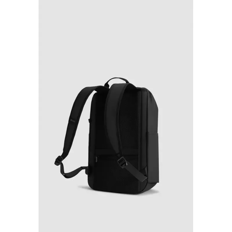 XD Design P706.2801 Urban Water Resistant protikrádežový batoh, 20/26 l, priehradka na notebook 16 palcov, čierny