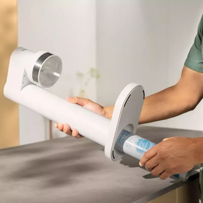 Sýfonovač BRITA Carbonator 1046730 biela — kompaktný stolný sýfonovač s 2 fľašami (231×126×443 mm)