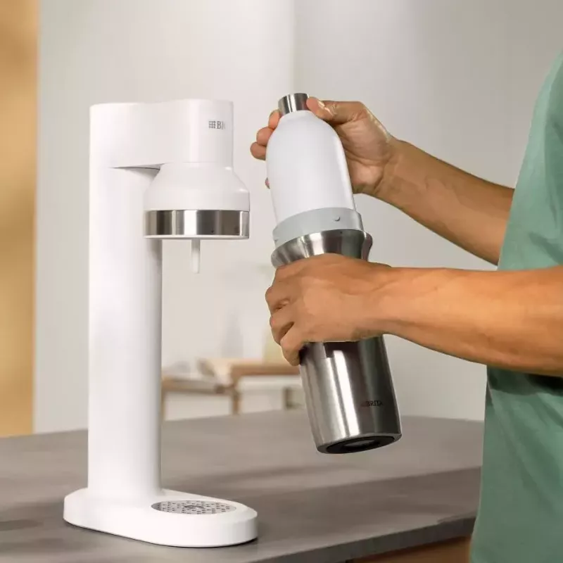 Sýfonovač BRITA Carbonator 1046730 biela — kompaktný stolný sýfonovač s 2 fľašami (231×126×443 mm)