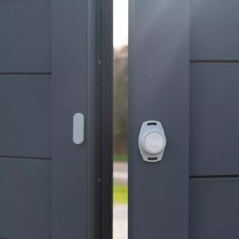 Príslušenstvo k otváraču garážových dverí Yale Smart Opener Wireless Bluetooth, čierna/sivá, 50×50×32 mm