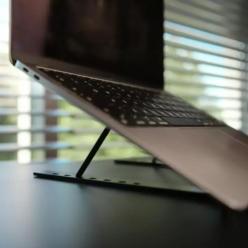Stojan na notebook SAVIO PB-05 výškovo nastaviteľný prenosný — SAVIO PB-05