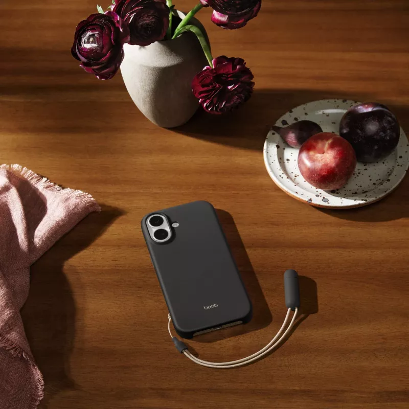APPLE Beats iPhone 17 - puzdro s stojanom s MagSafe a ovládaním kamery - granitová sivá