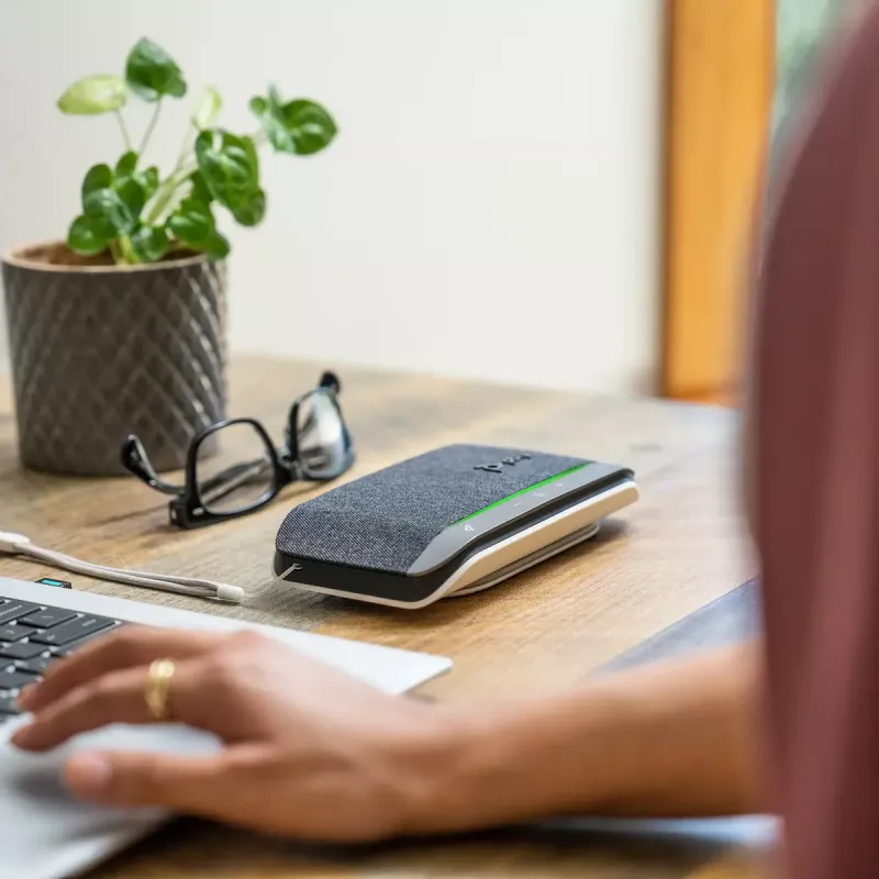 Konferenčný reproduktor Poly HP Poly Sync 20 s Bluetooth, USB-C/A adaptér, Micro-USB, 20h batéria, čierny
