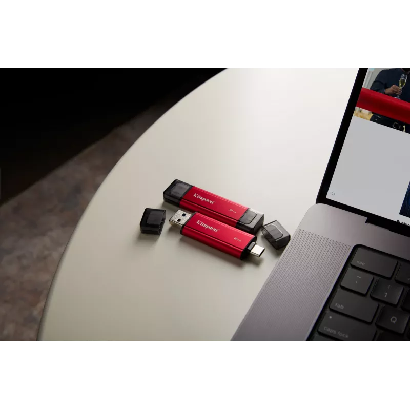Externý SSD Kingston 2 TB Dual USB-A/USB-C, USB 3.2 Gen 2, čítanie 1050 MB/s, zápis 950 MB/s, čierna/červená