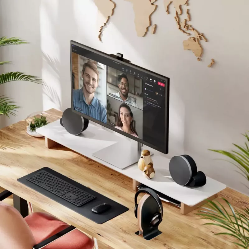 ALOGIC stolný monitor – Clarity Max Pro – 32 inch – 3840x2160 (4K UHD) s USB-C Power Delivery a webkamerou