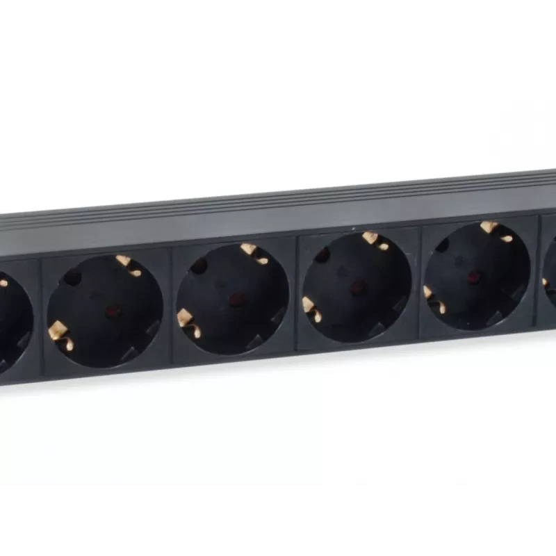 Equip 8-násobný nemecký zásuvkový blok s konektorom IEC C14