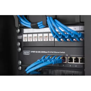 DIGITUS 10-palcový panel na vedenie káblov 1HE 3x káblové krúžky čierny