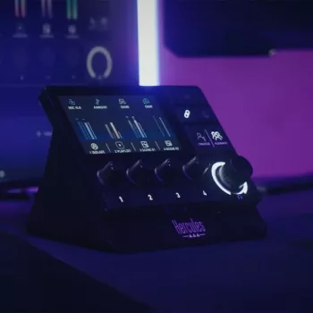 Hercules Stream 200 XLR čierna 9 tlačidiel