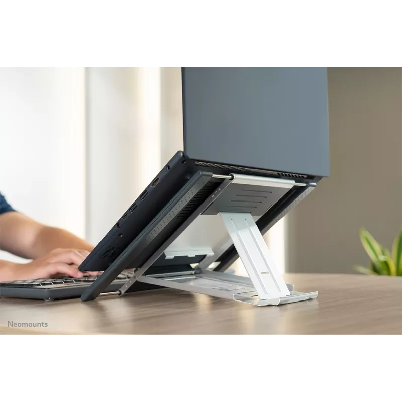 Neomounts NSLS100 stojan na notebook 10-22 palcov – skladací – kompaktný – univerzálny