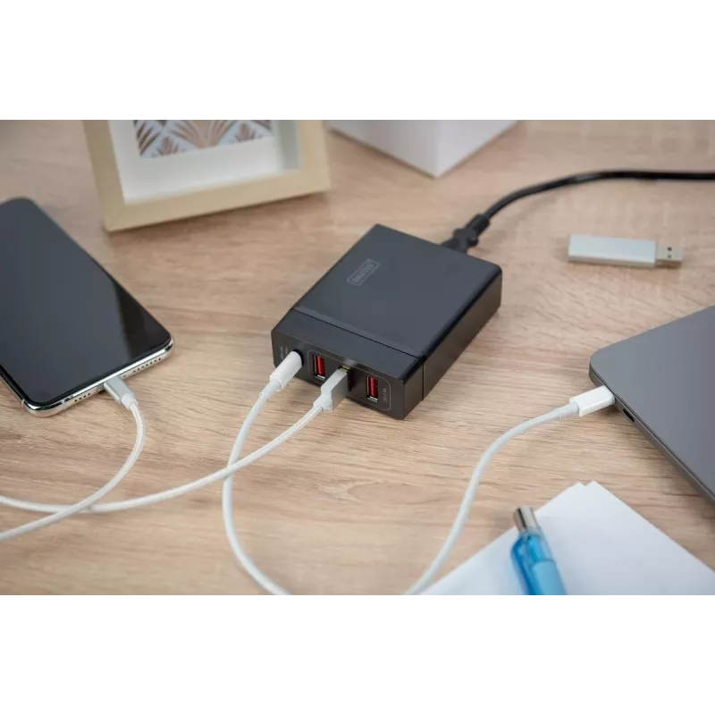 DIGITUS 4-portová USB nabíjačka, 72 W 1x USB-C (PD) 5,9,15,20 V/3 A, 3x USB-A 5 V/2,4 A, čierna