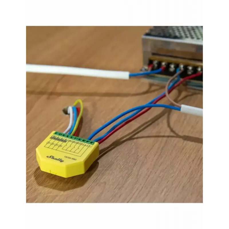 Shelly Plus RGBW PM Wireless Smart Light zelená žltá