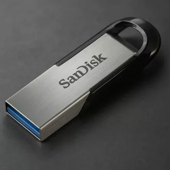 WESTERN DIGITAL SanDisk Ultra Flair - 16 GB USB kľúč - USB 3.0 - čierny / strieborný