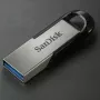 WESTERN DIGITAL SanDisk Ultra Flair - 16 GB USB kľúč - USB 3.0 - čierny / strieborný