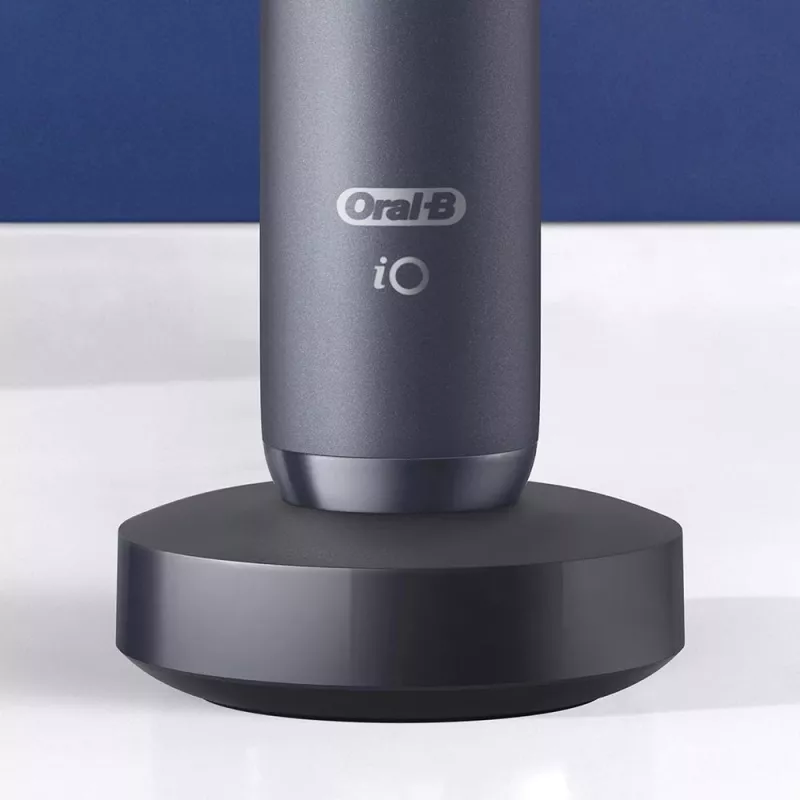 Oral-B iO elektrická zubná kefka dospelí rotačná čierna