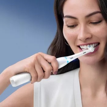 Oral-B iO elektrická zubná kefka dospelí rotačná zubná kefka biela