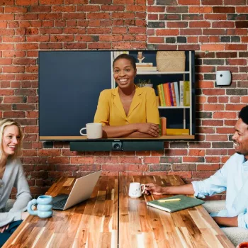 Owl Labs Owl Bar videokonferenčné zariadenie — 4K videokonferenčná lišta s Active Speaker Focus (doplňte s Meeting Owl 3 alebo Pro pre 360-stupňové pokrytie a automatické prepínanie kamery)