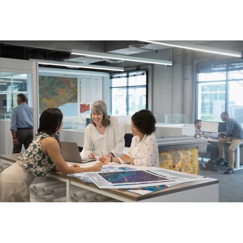 HP Designjet Z6dr 44-in PostScript tlačiareň s V-orezávačom