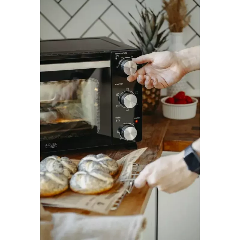 Elektrická stolová rúra Adler AD 6024 — kompaktná, objem 22 l, 1300 W, čierna