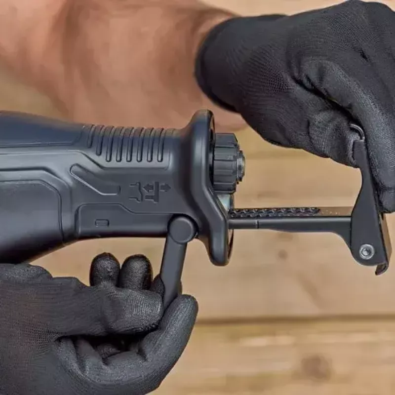 Šabľová píla Black & Decker BES301