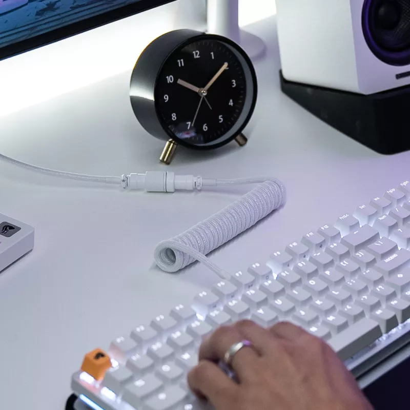 Coiled USB kábel GLORIOUS GMMK Ghost White (GLO-KB-ACC-CBL-COIL-GWHT) – spirálový kábel, Ghost White
