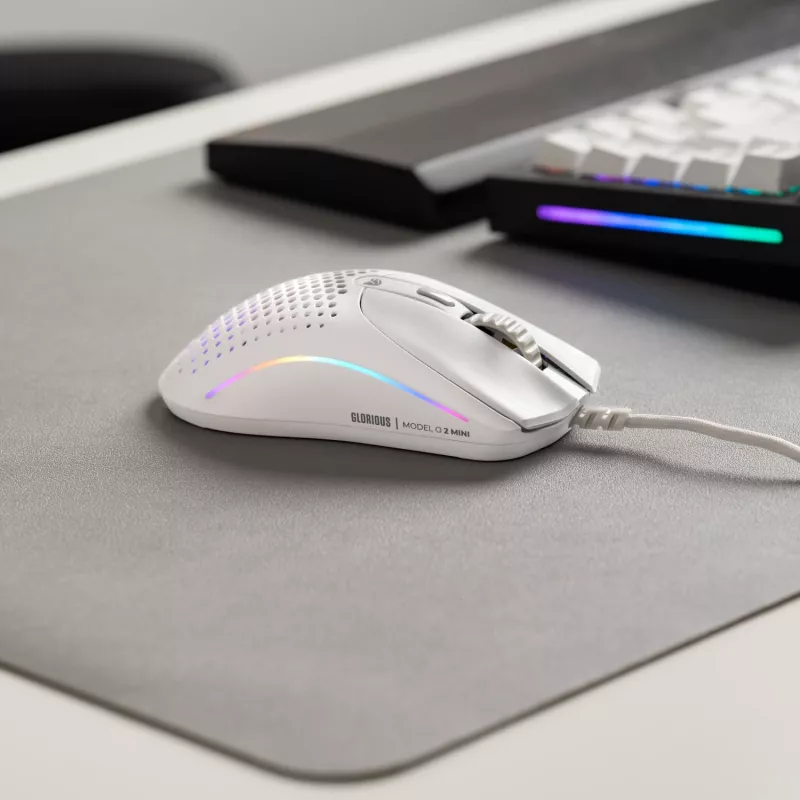 Glorious Gaming Glorious Model O 2 Mini - matná biela, pravá ruka, optická, USB Type-A, 26000 DPI, biela