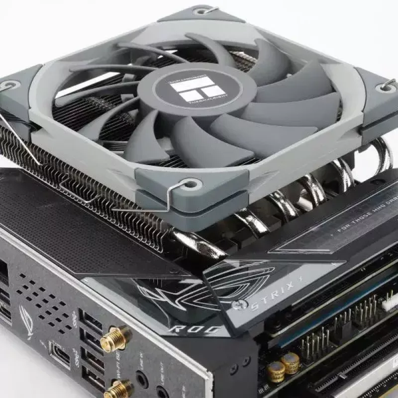 Chladič Thermalright AXP120-X67 12 cm čierny sivý metalický