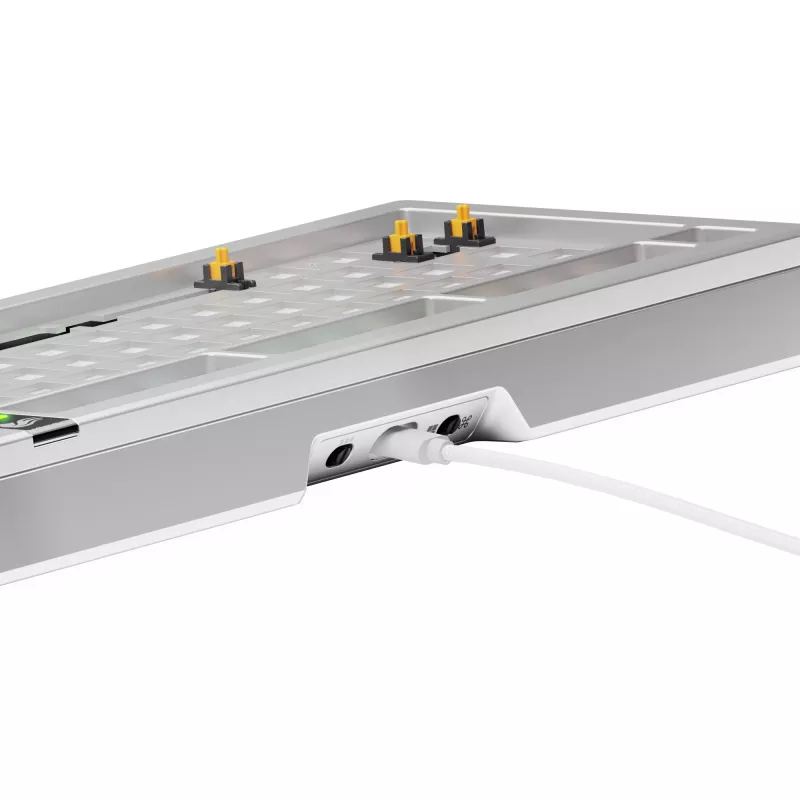 Glorious Gaming GMMK 3 PRO 75% Barebones Wired Silver - US, 75%, káblová, USB, RGB LED, strieborná