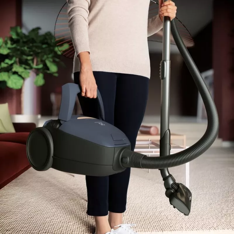 Podlahový vysávač Electrolux PD82-8DB, suché vysávanie, vrecko na prach, 3,5 l, EPA E12, rádius 12 m