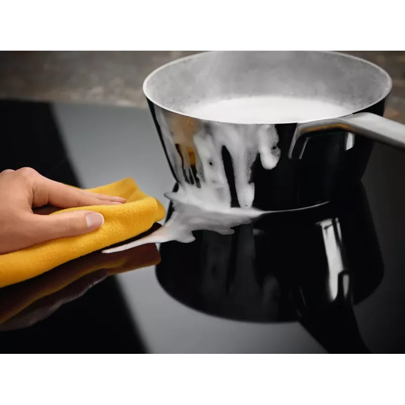 Electrolux EIS62443 čierna vstavaná 60 cm zónová indukčná varná doska 4 zóny